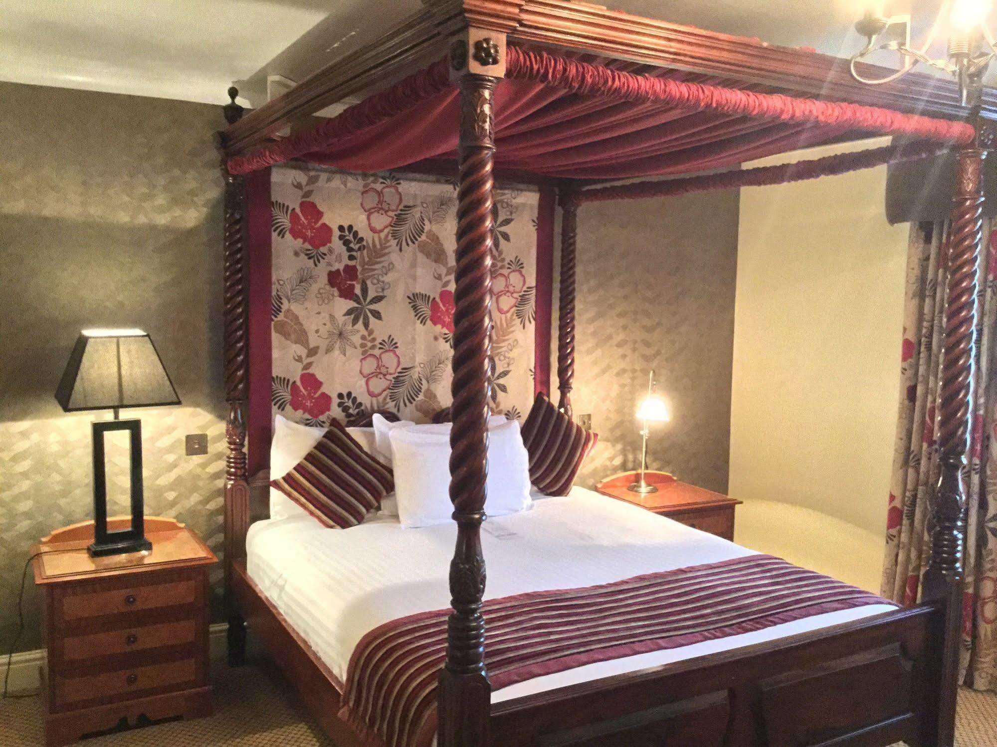 The Royal Chace Hotel 恩菲尔德 外观 照片