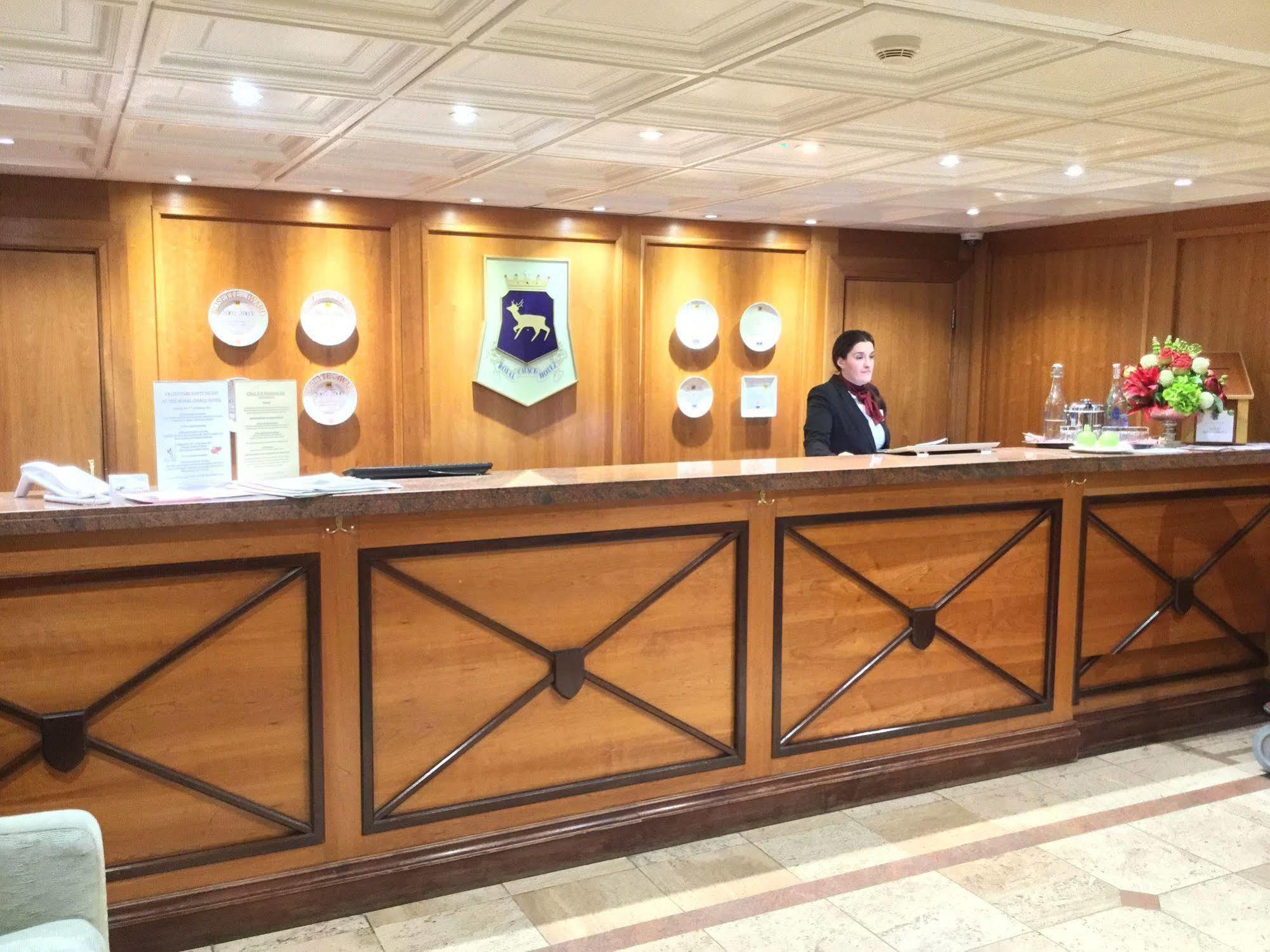 The Royal Chace Hotel 恩菲尔德 外观 照片